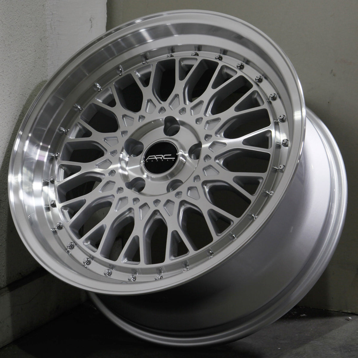 Vors AR1 18x8.5 Silver Machined wheel - angled view