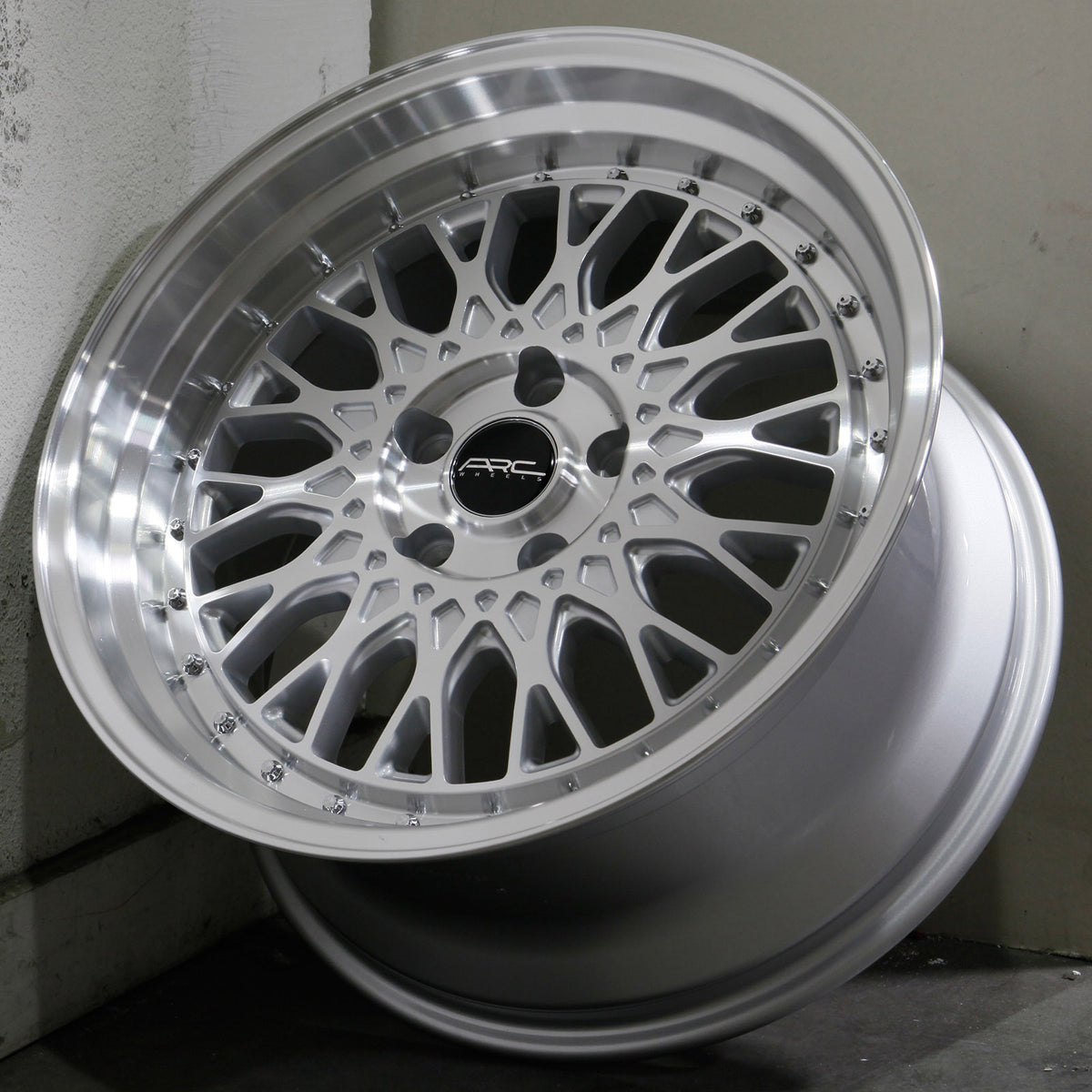 Vors AR1 18x9.5 Silver Machined wheel - angled view