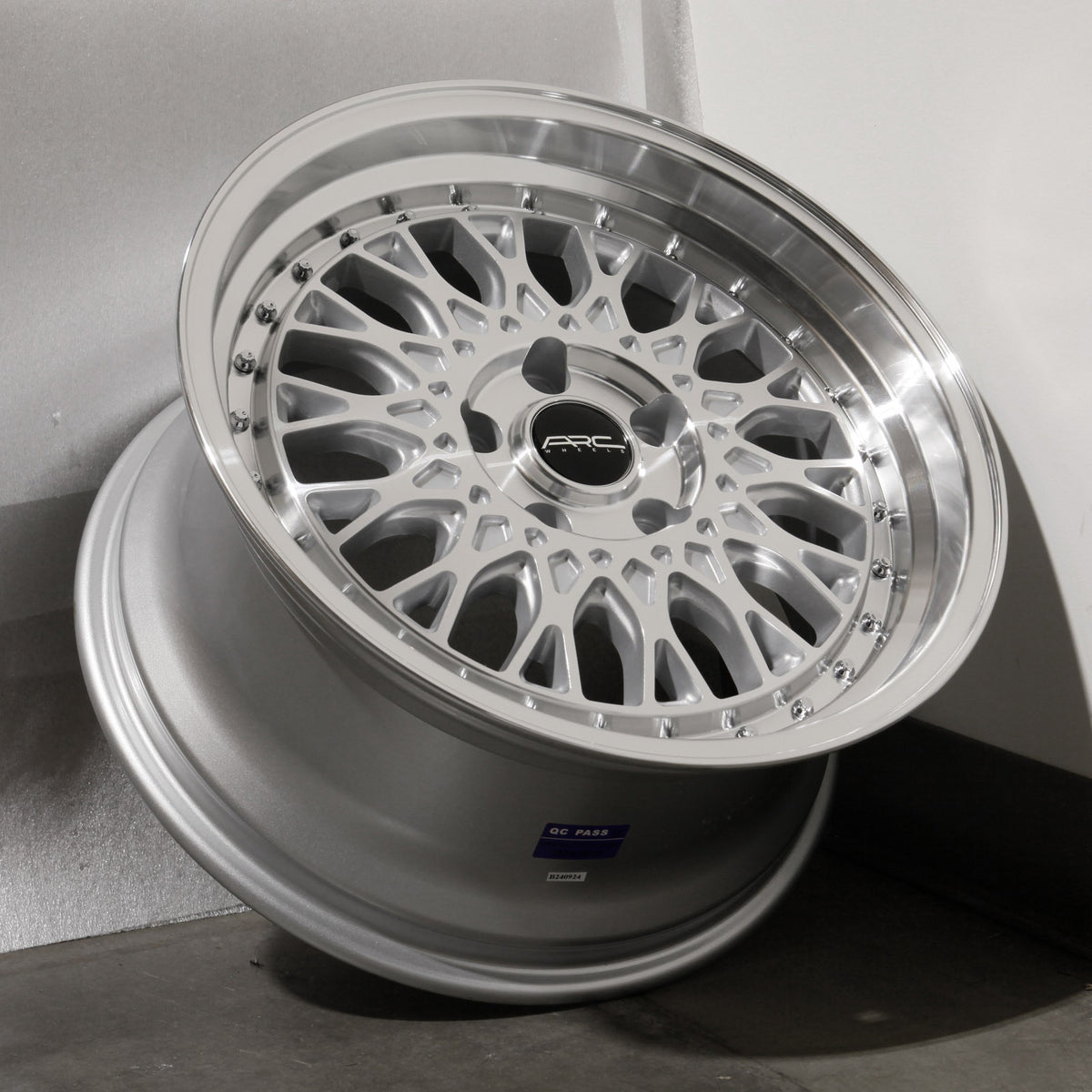 Vors AR1 17x8.5 Silver Machined wheel - angled view