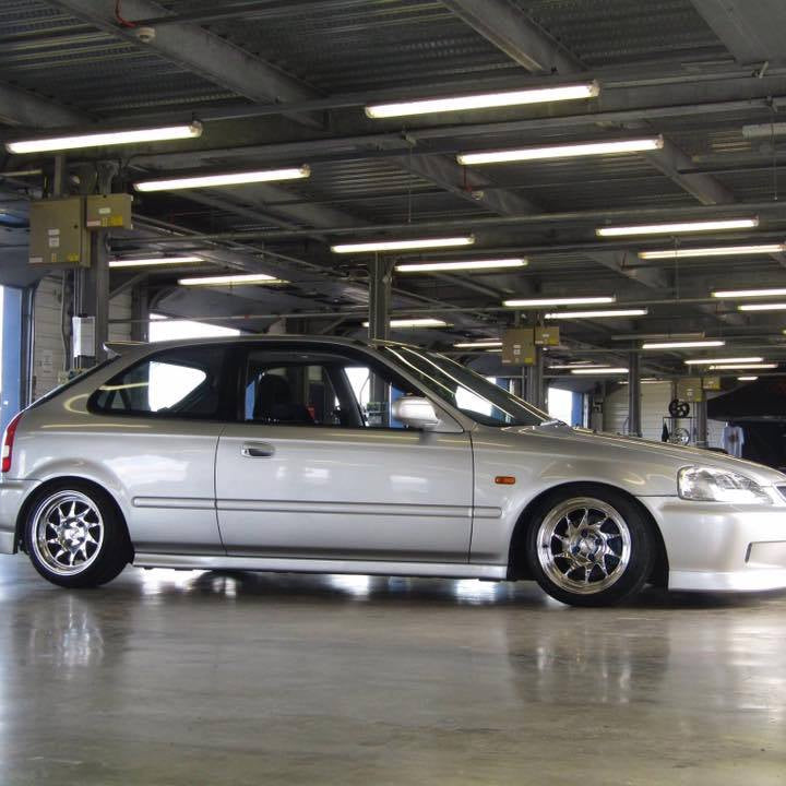 Whistler KR7 Chrome wheels on a car
